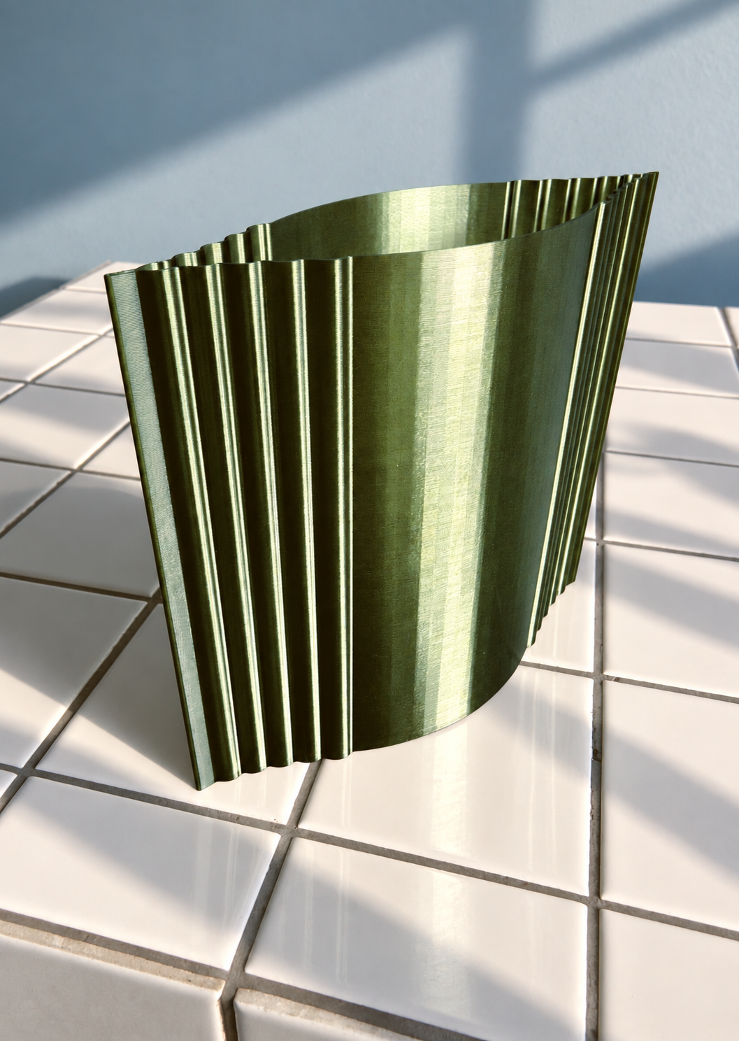 Grøn vase med riflede sider